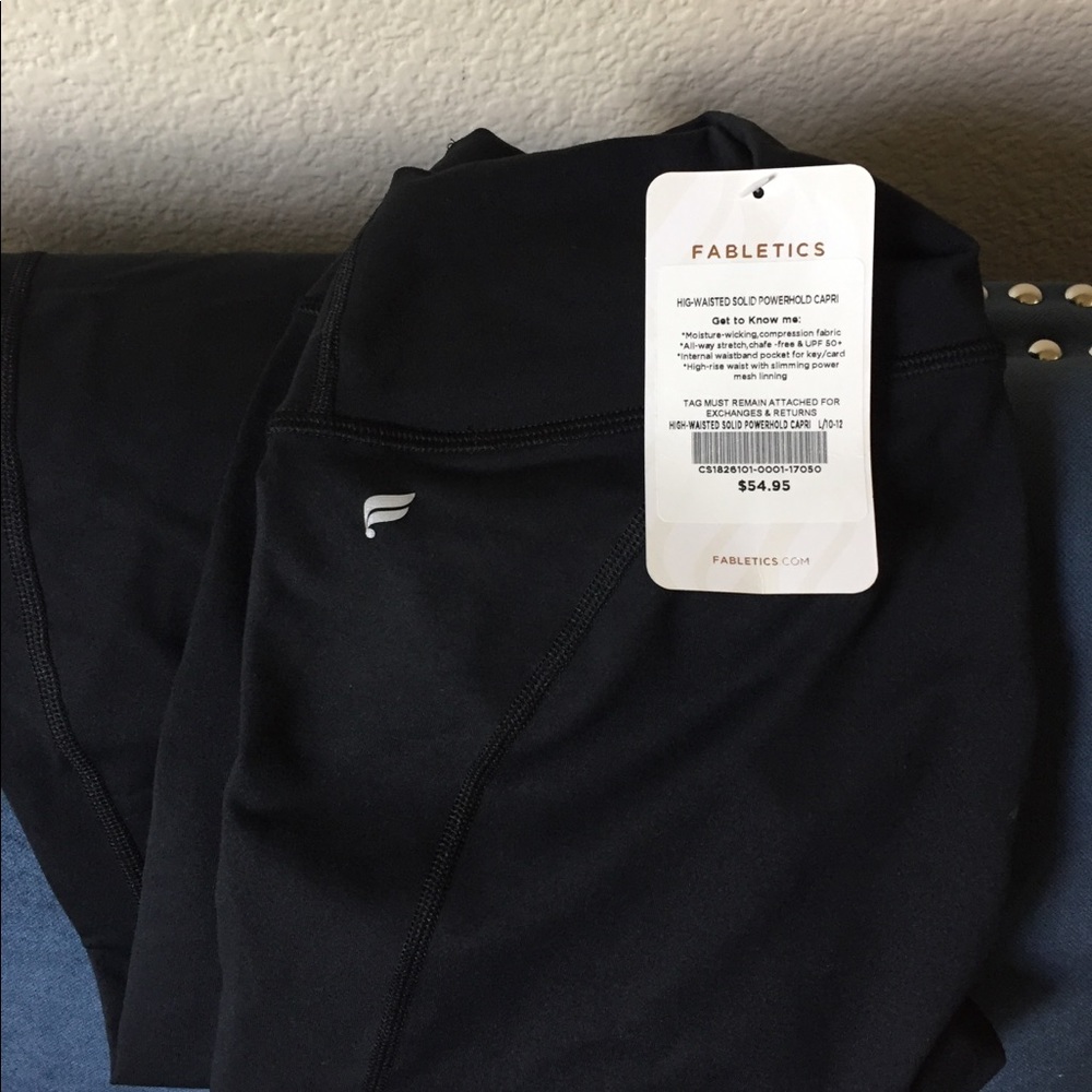 NWT Fabletics Powerhold Capri Leggings
